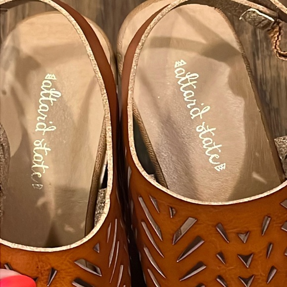 Altar'd State Cognac Wedges - Picture 8 of 11